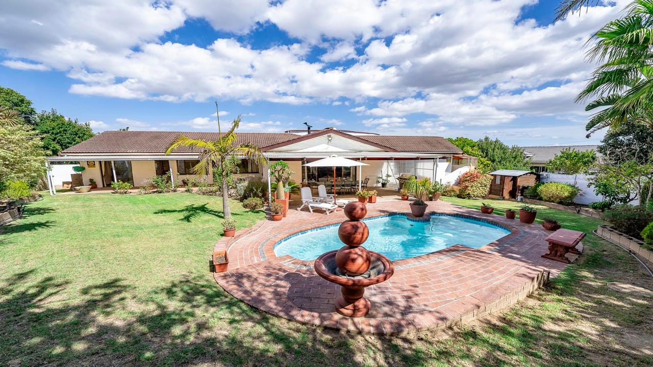 5 Bedroom house for sale in Loevenstein, Bellville