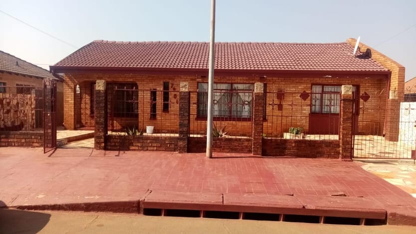 2 Bedroom house for sale in Dobsonville Ext 2, Soweto