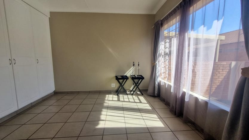 2 Bedroom townhouse - sectional for sale in Middelburg Central